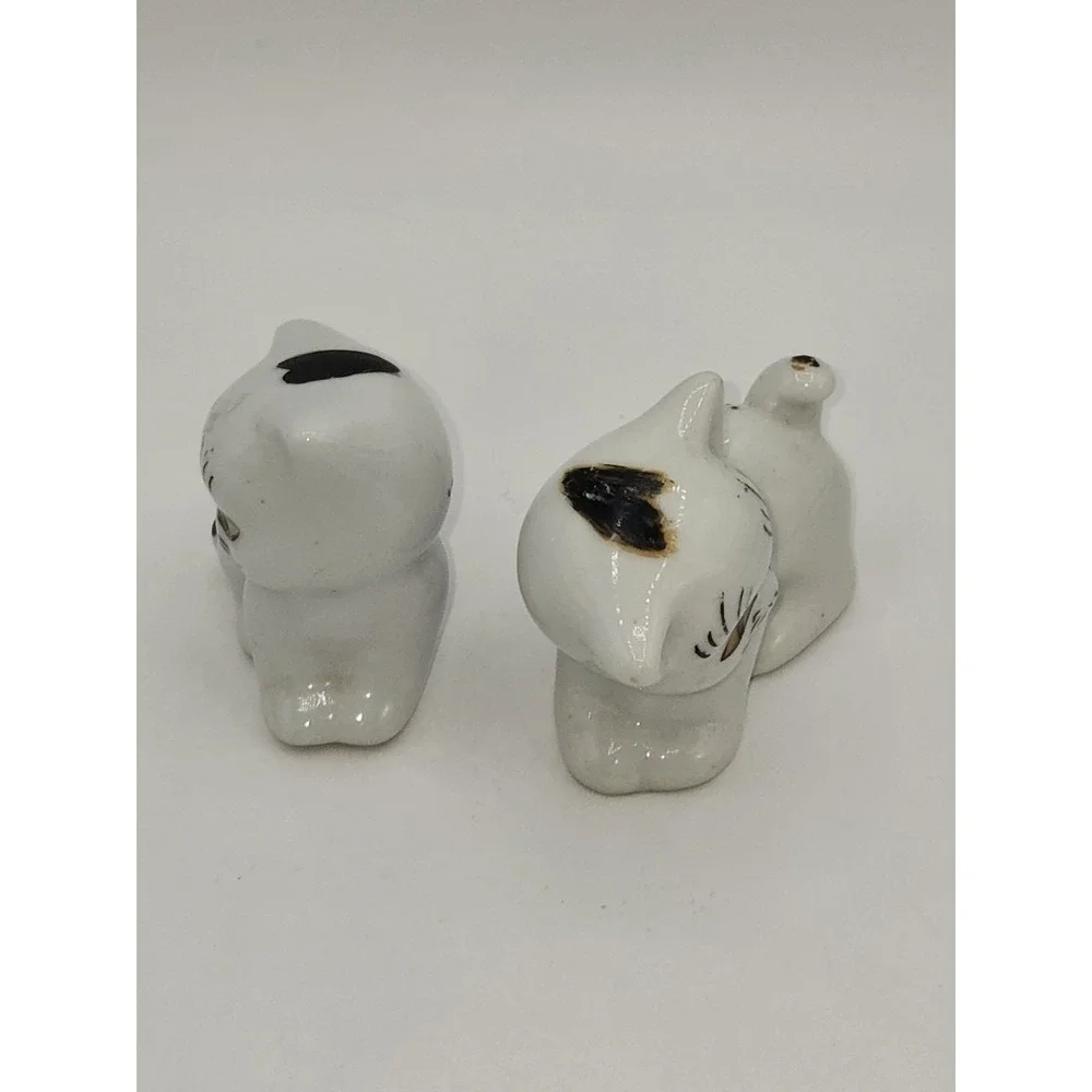 Vintage Ceramic Cat Figurines Pair White‎ Black Mid Century Kitsch Kitty Figures